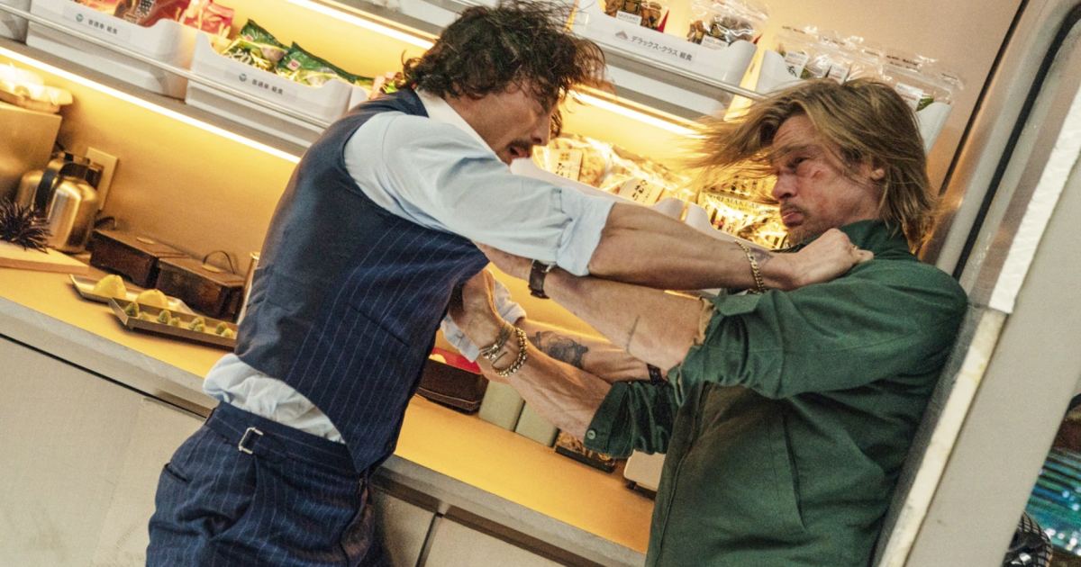 آرون تايلور جونسون وبراد بيت في فيلم Bullet Train