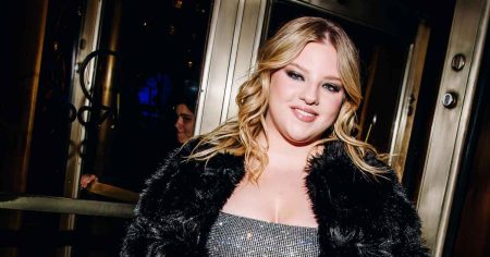 من هي فرانشيسكا سكورسيزي؟ من TikToks مع أبي مارتن سكورسيزي إلى إخراج أفلامها الخاصة