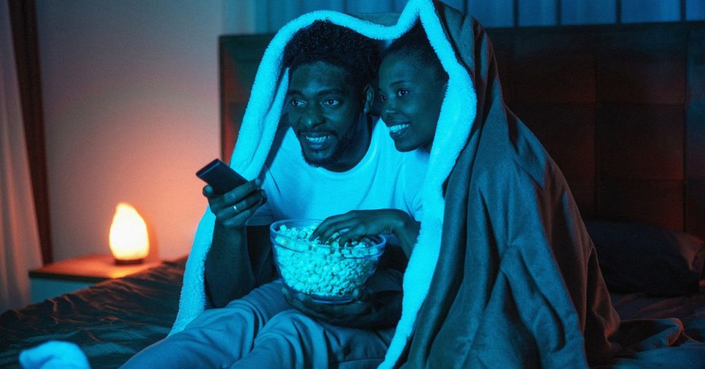 كيفية اكتشاف ما يتم بثه بسرعة على خدمات متعددة في وقت واحد