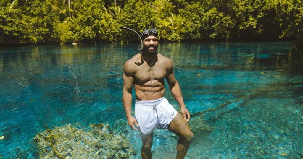 يشارك المؤثر مايك هولستون “The Real Tarzann” تحديثًا للتعافي بعد حادث القفز بالمظلات