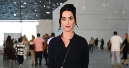 كاتي بيري تحصل على مشاركة عاطفية لما حصلت عليه من جولة “Lifetimes” وسط قصة حب جاستن ترودو