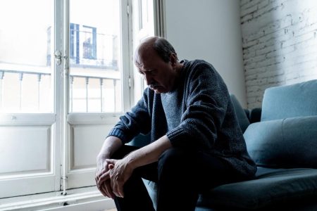 عزيزتي آبي: لقد كنت في علاقة لمدة سبع سنوات – ولكن أعتقد أنها قد تكون الفتاة الخطأ