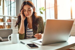 عزيزتي آبي: وظيفتي تصيبني بالاكتئاب، فهل سيكون من الأنانية أن أتركها؟