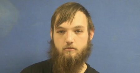 مراهقة من ولاية تينيسي تطلق النار على صديقها السابق وتقتلها أثناء محاولتها الهروب من سيارته