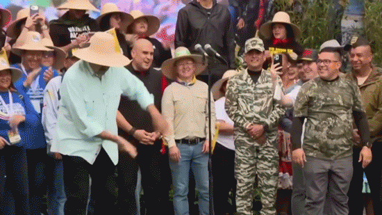 مادورو يهدد بـ “تحطيم أسنان” الإمبراطورية الأمريكية مع تصاعد التوترات