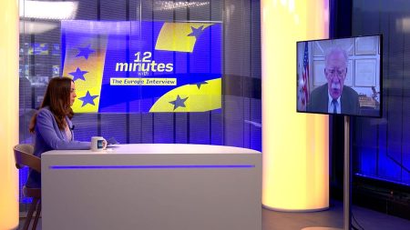 يقول جون بولتون إن التدخل العسكري الأمريكي يمكن أن يكون له “تأثير حاسم” على الديناميكيات داخل إيران