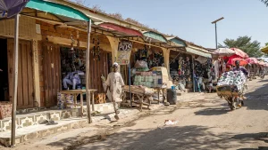 مهاجمون مسلحون يداهمون سوق نيجيريا ويقتلون عشرات الأشخاص ويختطفون آخرين