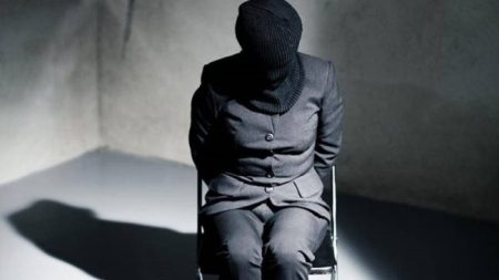 انتحلوا صفة ضباط شرطة.. إحالة المتهمين بخطف والاستيلاء على أموال مواطن ألماني للجنايات