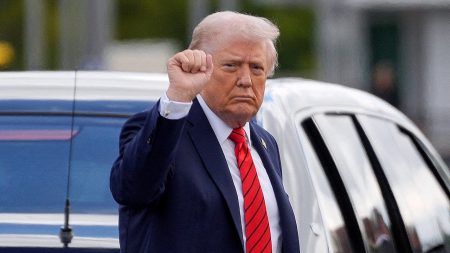 يقترح ترامب ميزانية عسكرية بقيمة 1.5 تريليون دولار على الرغم من التحذيرات بشأن الديون