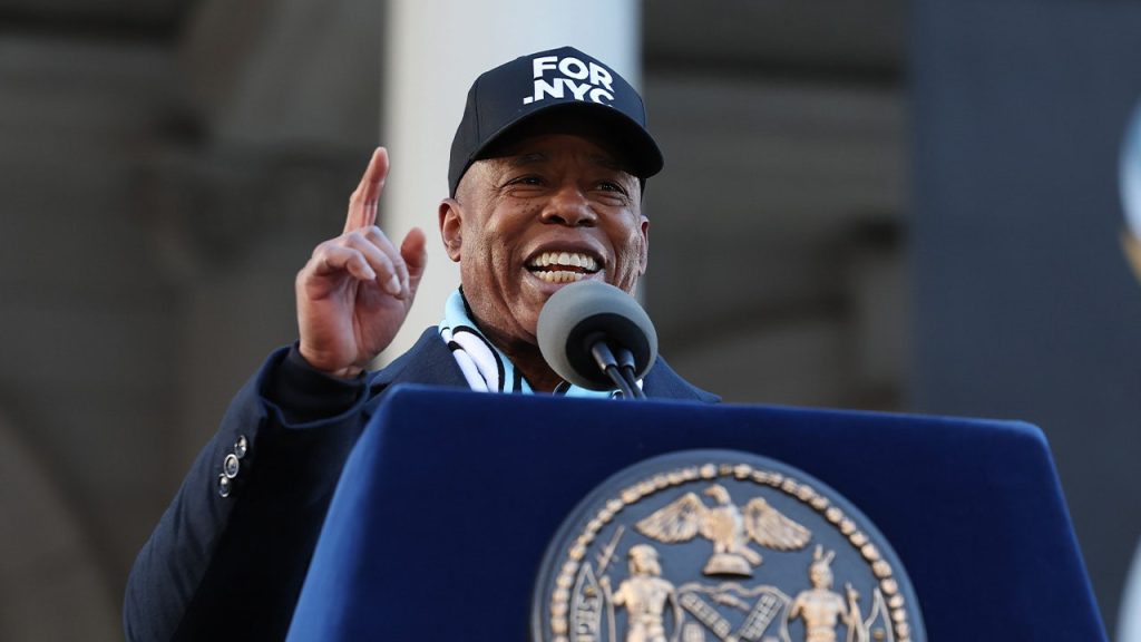 يكشف إريك آدامز كيف يمكن للعملة المشفرة في مدينة نيويورك مكافحة معاداة السامية ومعاداة أمريكا