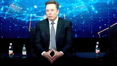 يقول Elon Musk إن روبوتات Tesla Optimus معروضة للبيع العام بحلول نهاية عام 2027