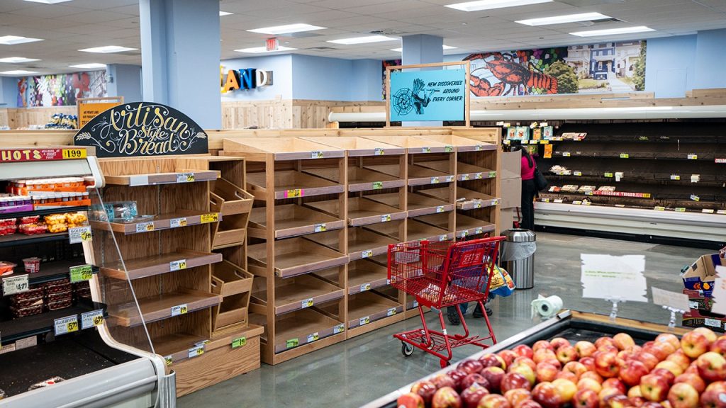 عاصفة شتوية ضخمة تثير الذعر في متاجر البقالة في جميع أنحاء البلاد