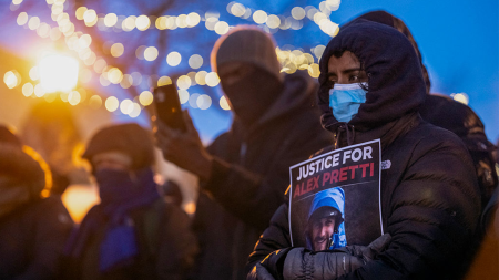 يدعو الرؤساء التنفيذيون في مينيسوتا إلى وقف التصعيد بعد أن قتلت دورية الحدود رجلاً في مينيابوليس