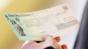 يكشف الرئيس التنفيذي لمصلحة الضرائب ما إذا كان دافعو الضرائب سيستمرون في الحصول على المبالغ المستردة إذا أغلقت الحكومة أبوابها