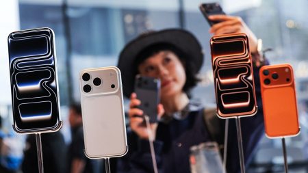 تشهد شركة Apple أكبر قفزة في المبيعات منذ 4 سنوات، مدعومة بالطلب “المذهل” على أجهزة iPhone