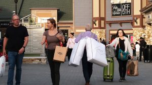 يتم إغلاق العديد من مواقع Saks OFF 5TH على مستوى البلاد بعد تقديم طلب الإفلاس