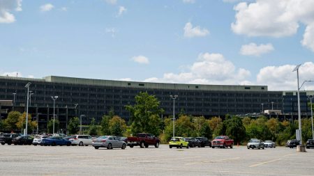 يختار ترامب الاقتصادي المخضرم في BLS بريت ماتسوموتو مفوضًا جديدًا