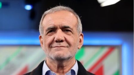 الرئيس الإيراني يحذر من استغلال الاحتجاجات ويدعو إلى إشراك الشعب في الحكم