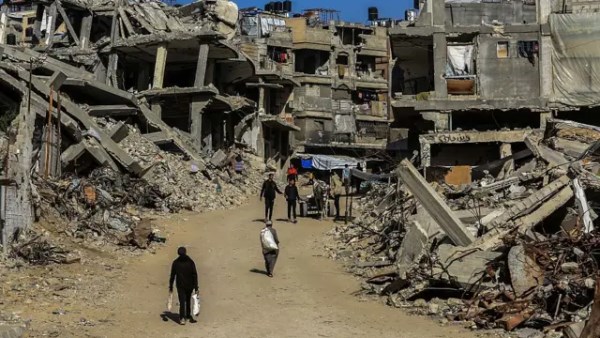 بلدية غزة: الأمطار الغزيرة والرياح الشديدة أدت إلى تطاير وغرق الآلاف من خبام النازحين