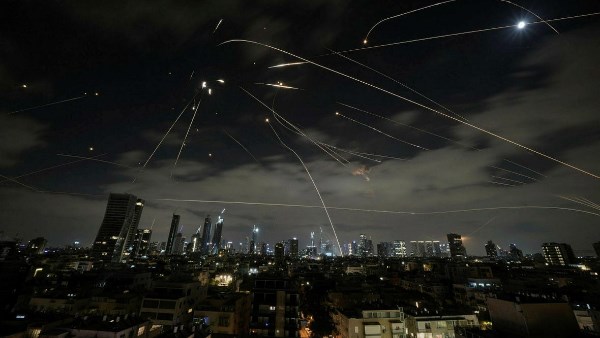 إسرائيل ترفع مستوى التأهب تحسباً لضربة أمريكية محتملة على إيران