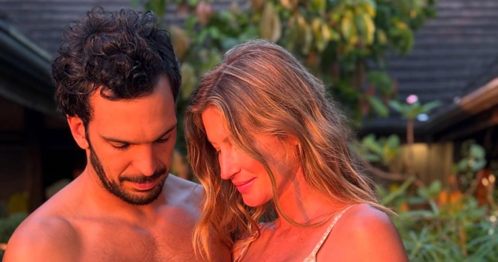 جيزيل بوندشين تتأمل عام 2025 بصور طفلتها العارية بالبكيني ولحظات عائلية جميلة