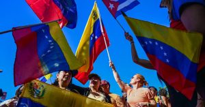 المعلومات المضللة تغمر وسائل التواصل الاجتماعي بعد القبض على نيكولاس مادورو