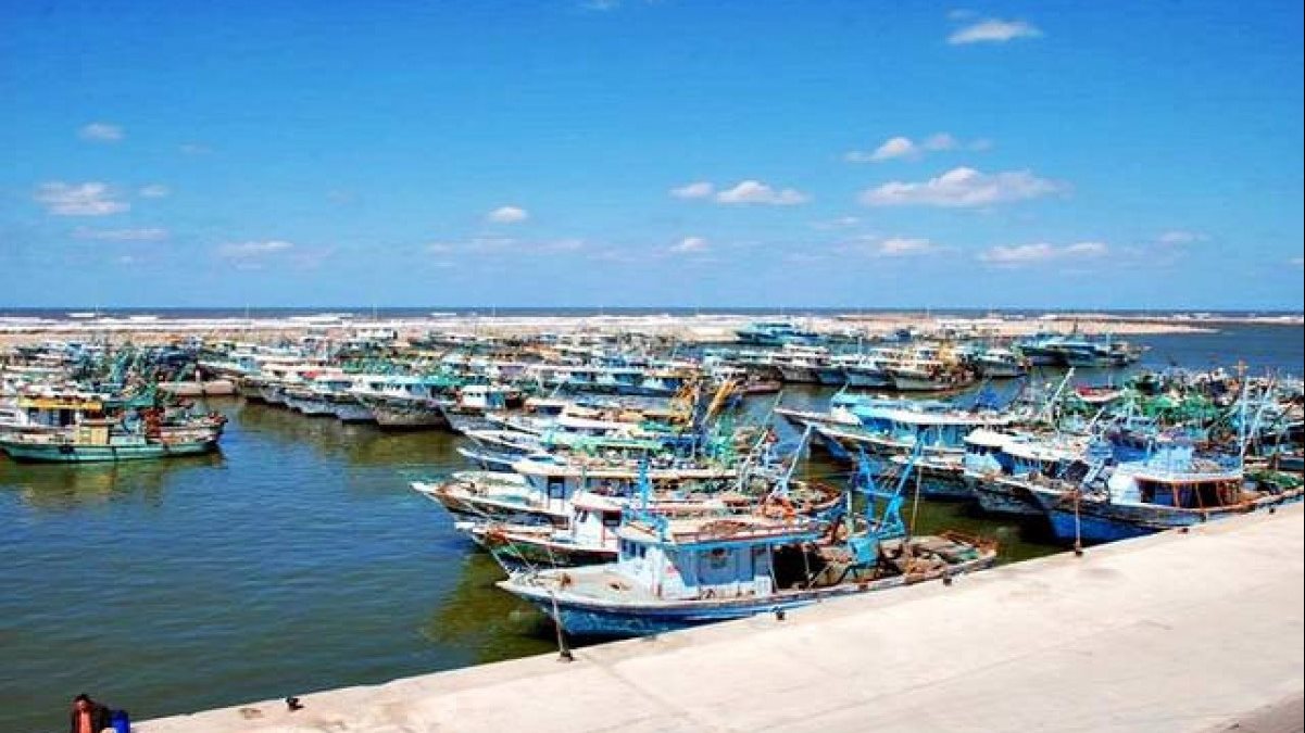 استمرار توقف الصيد والملاحة لسوء الأحوال الجوية في كفر الشيخ استمرار توقف الصيد والملاحة لسوء الأحوال الجوية في كفر الشيخ