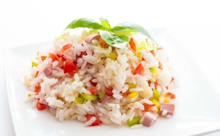 مغذية ولذيذة | طريقة عمل الأرز بالسجق والخضار