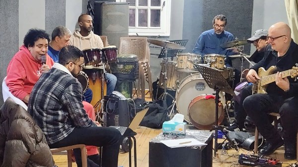 محمد منير يُجري بروفات على حفله بدبي .. صور