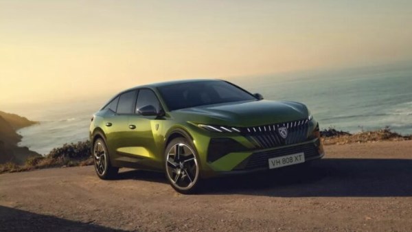 بيجو تقدم سيارتها 408 فاستباك الجديدة.. صور