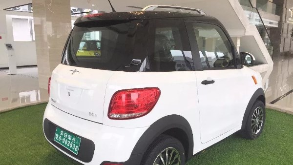 إيونيكس الروسية تكشف عن سيارة CITY الكهربائية.. وهذا سعرها عالميا