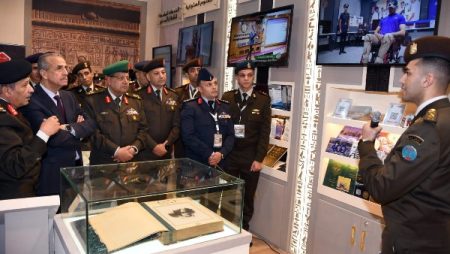 صور تاريخية ومخطوطات عسكرية نادرة في جناح مميز للقوات المسلحة بمعرض الكتاب