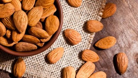 لبشرتك وصحتك.. تناول حفنة من اللوز يوميًا واكتشف فوائده