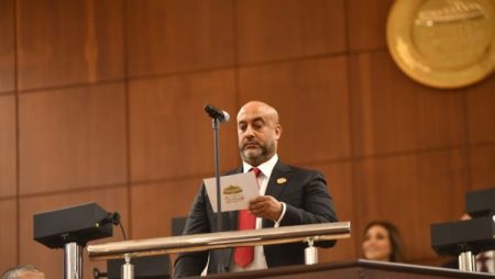 عضو بالشيوخ: إعداد قانون ينظم استخدام الأطفال لمواقع التواصل بداية لحمايتهم