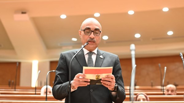 طلب إحاطة عاجل بشأن إلغاء الإعفاء وفرض ضرائب ورسوم على أجهزة المحمول الواردة من الخارج