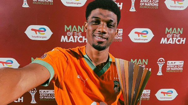 عماد ديالو يسطع مجددا ويحقق رقما قياسيا في كأس الأمم الإفريقية