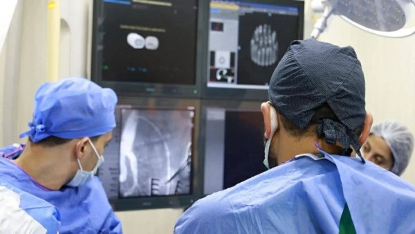 بورسعيد تسجل إنجازا طبيا عالميا بتقنية مصرية مبتكرة لعلاج مرض نادر دون جراحة..تفاصيل بورسعيد تسجل إنجازا طبيا عالميا بتقنية مصرية مبتكرة لعلاج مرض نادر دون جراحة..تفاصيل