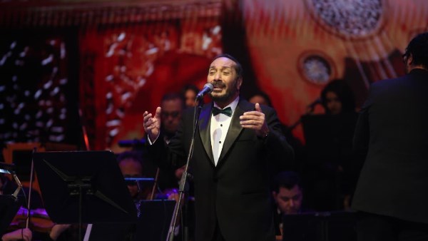 100 سنة غنا.. الحجار يتجول فى ألحان سيد مكاوى على المسرح الكبير