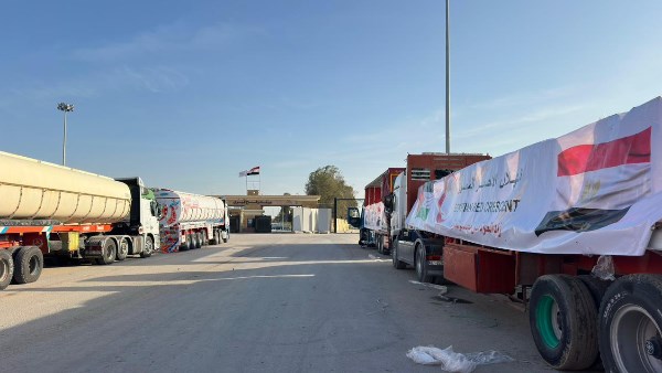 الهلال الأحمر يُطلق قافلة «زاد العزة» 110 بحمولة 5600 طن مساعدات إنسانية لأهالي غزة