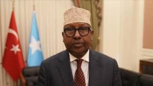 وزير الدفاع الصومالي يبحث مع مسؤول عسكري أوروبي سبل تعزيز التعاون