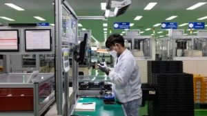 مصانع آسيا تقاوم حرب ترامب التجارية وتفاؤل بعام 2026