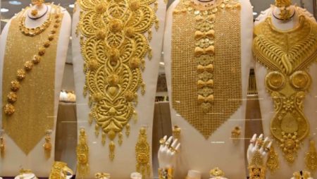 سعر الذهب في السعودية.. وعيار 21 بـ557 ريال اليوم الأربعاء