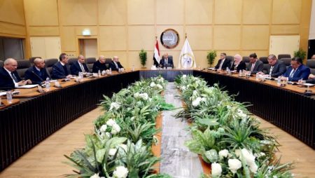 وزير الصناعة والنقل يبحث تطوير منطقتي أبو رواش وكوم أبو راضي الصناعية