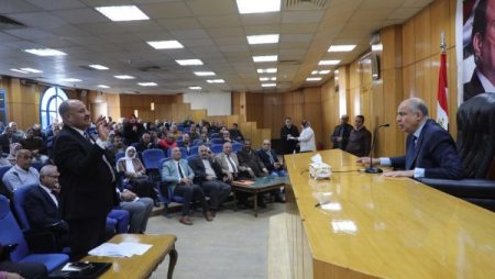 تنطلق 17 يناير.. 120 ألف طالب يؤدون الامتحانات بنظام البوكليت داخل 505 لجان بالمنيا