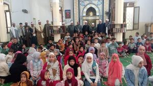 من المسجد إلى الطريق.. الأوقاف: غرس آداب السلوك في نفوس الأطفال بالغنايم