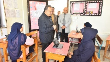 محافظ أسيوط يتفقد لجان امتحان البرمجة والذكاء الاصطناعي “التوفاس” بمدرسة الجامعة