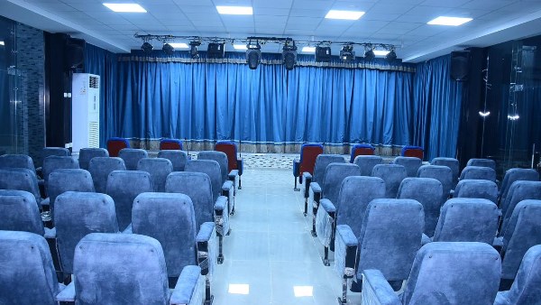 بتكلفة 5 ملايين جنيه.. مسرح جامعة سوهاج يستعد لاستقبال مواهب الطلاب وإبداعاتهم