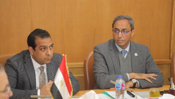 محافظ قنا يدرس تنفيذ أول تجربة للتسوق الراقي وإنشاء ممشى حضاري