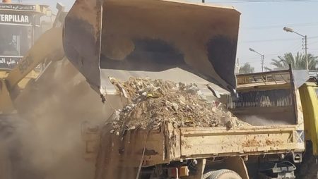 قنا.. رفع 20 طن مخلفات وتمهيد طريق العقب بطول 3 كيلو
