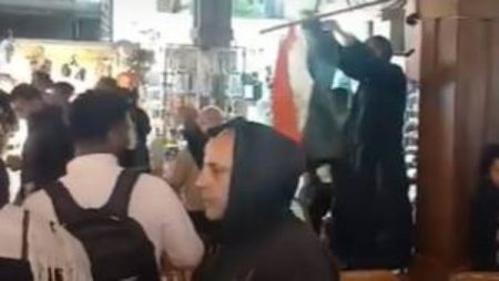 جماهير أسوان تحتفل بفوز المنتخب المصرى على نظيره الإيفوارى